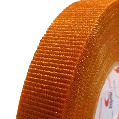 Ruban double face à film de 100 microns, conçu pour le montage de clichés. Il est doté d’un protecteur gaufré en polypropylène orange.